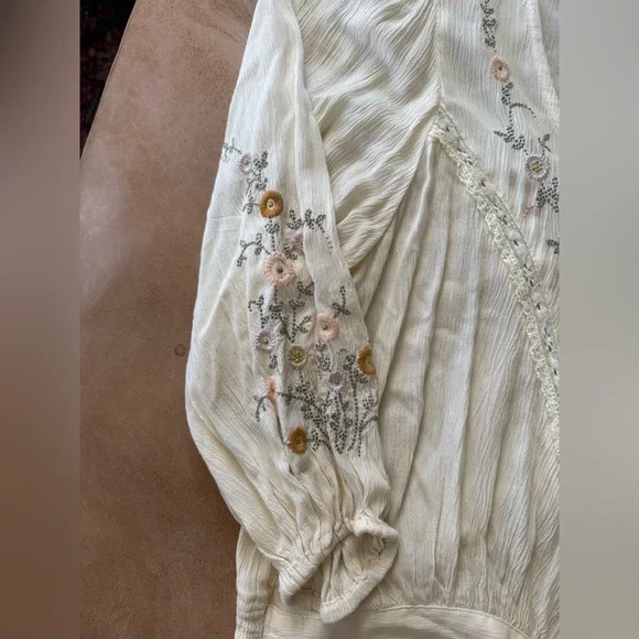 American Eagle Long Sleeve Boho Embroidered Floral Wrap Top Blouse Size Large - Picture 4 of 9